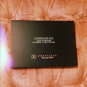 Anastasia Beverly Hills powder contour kit